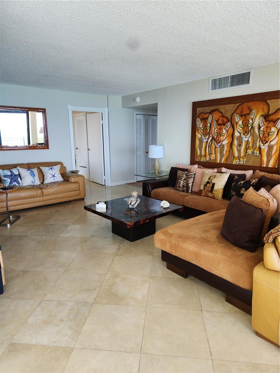 5460 N Ocean Drive 4b Property Photo 22