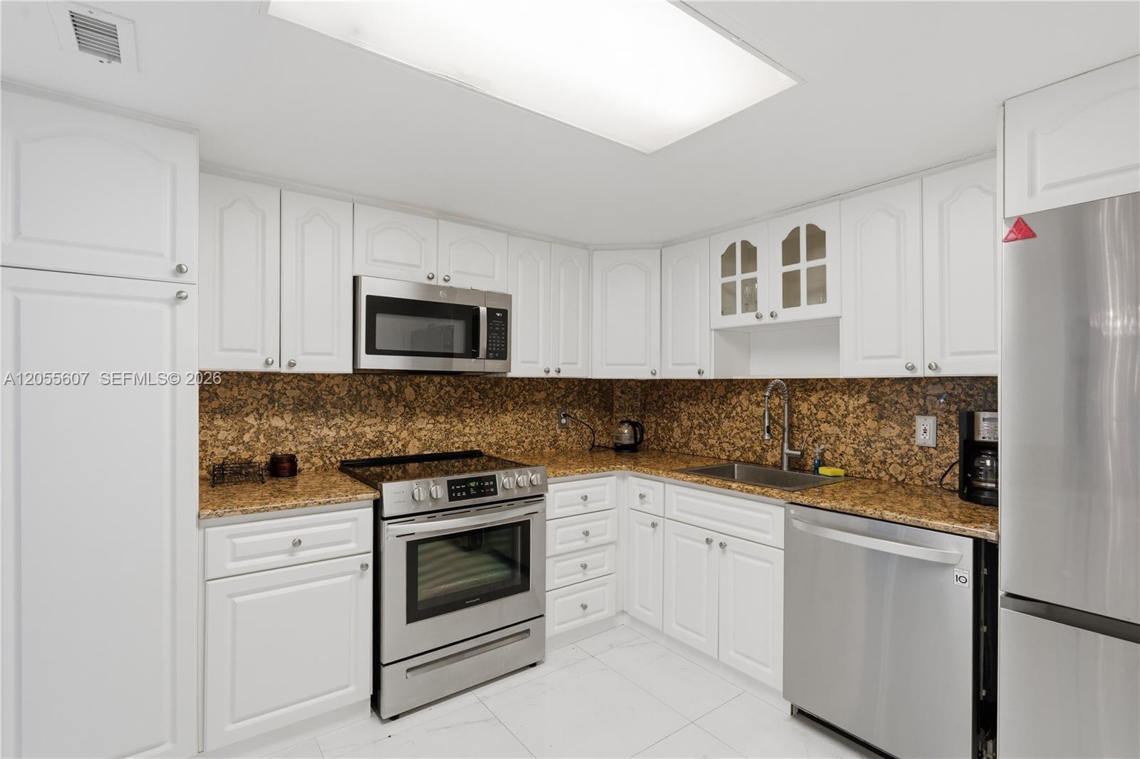 5151 Collins Avenue 1027 Property Photo 6
