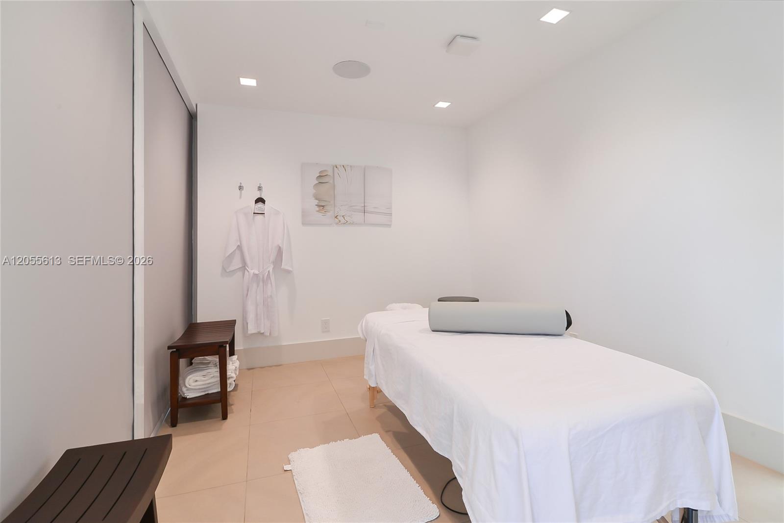 2200 S Ocean Lane 2205 Property Photo 110