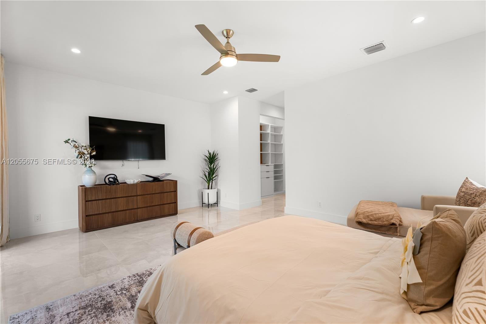 A12055675 Property Photo 37
