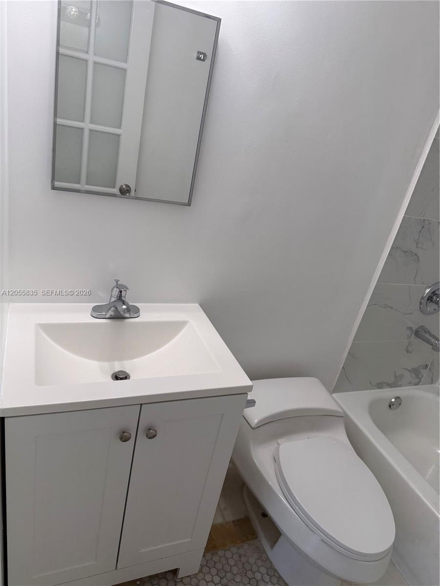 7195 Nw 179th Street 211 Property Photo 10