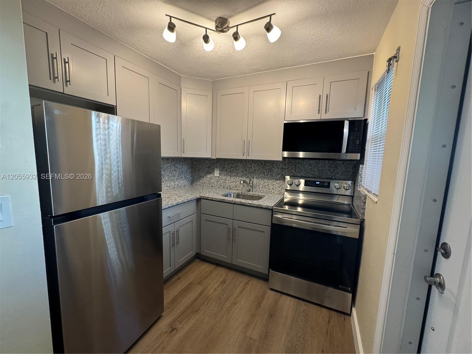 707 S 19th Avenue 3 Property Photo 1