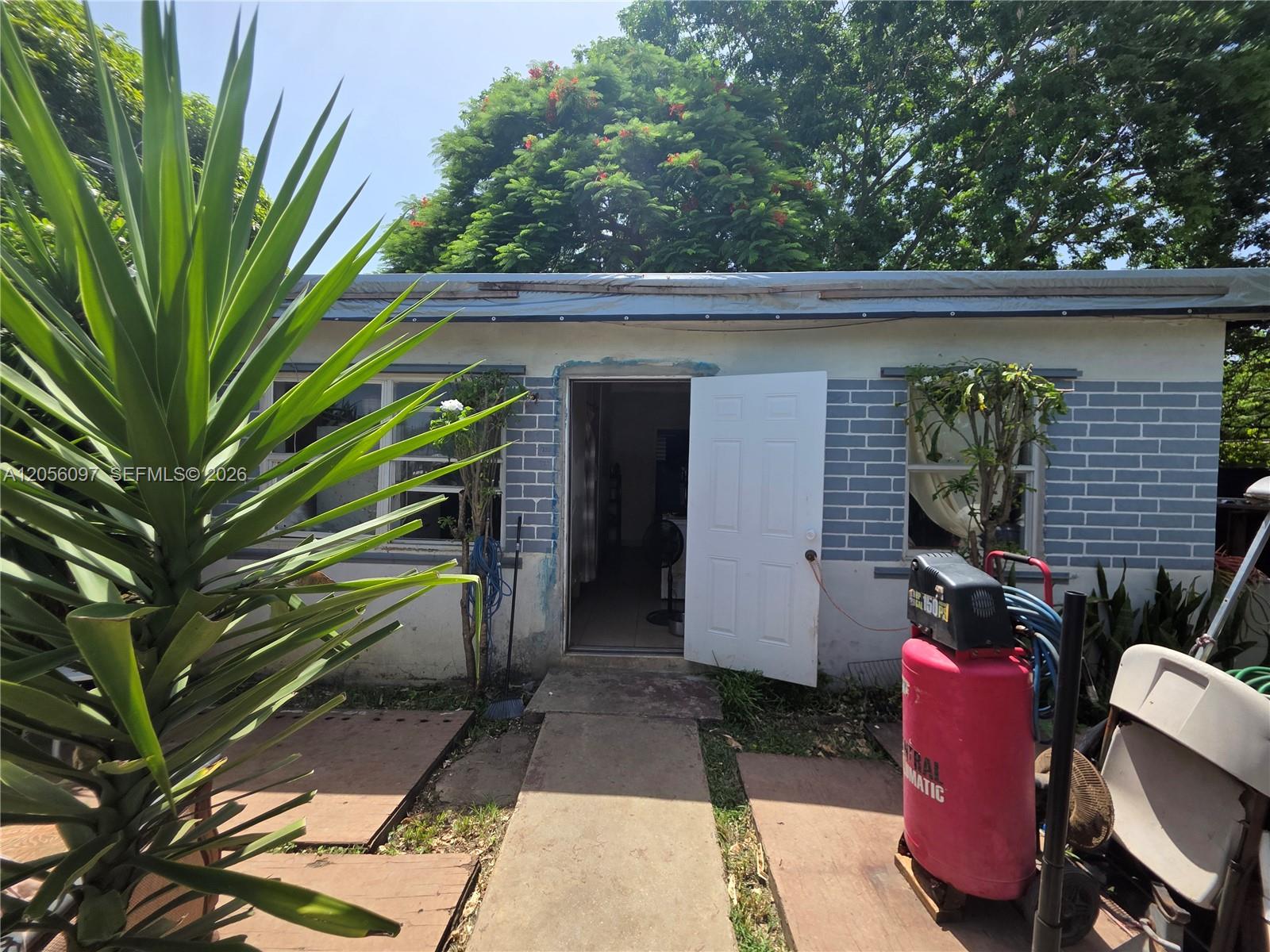 722 Sw 3rd Avenue Property Photo 1