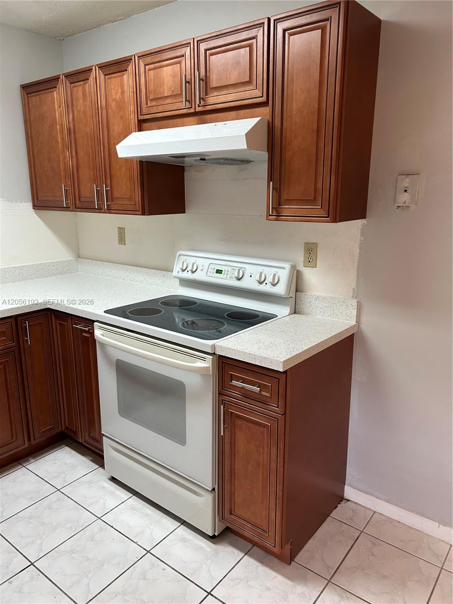 1925 Madison Street 14 Property Photo 4