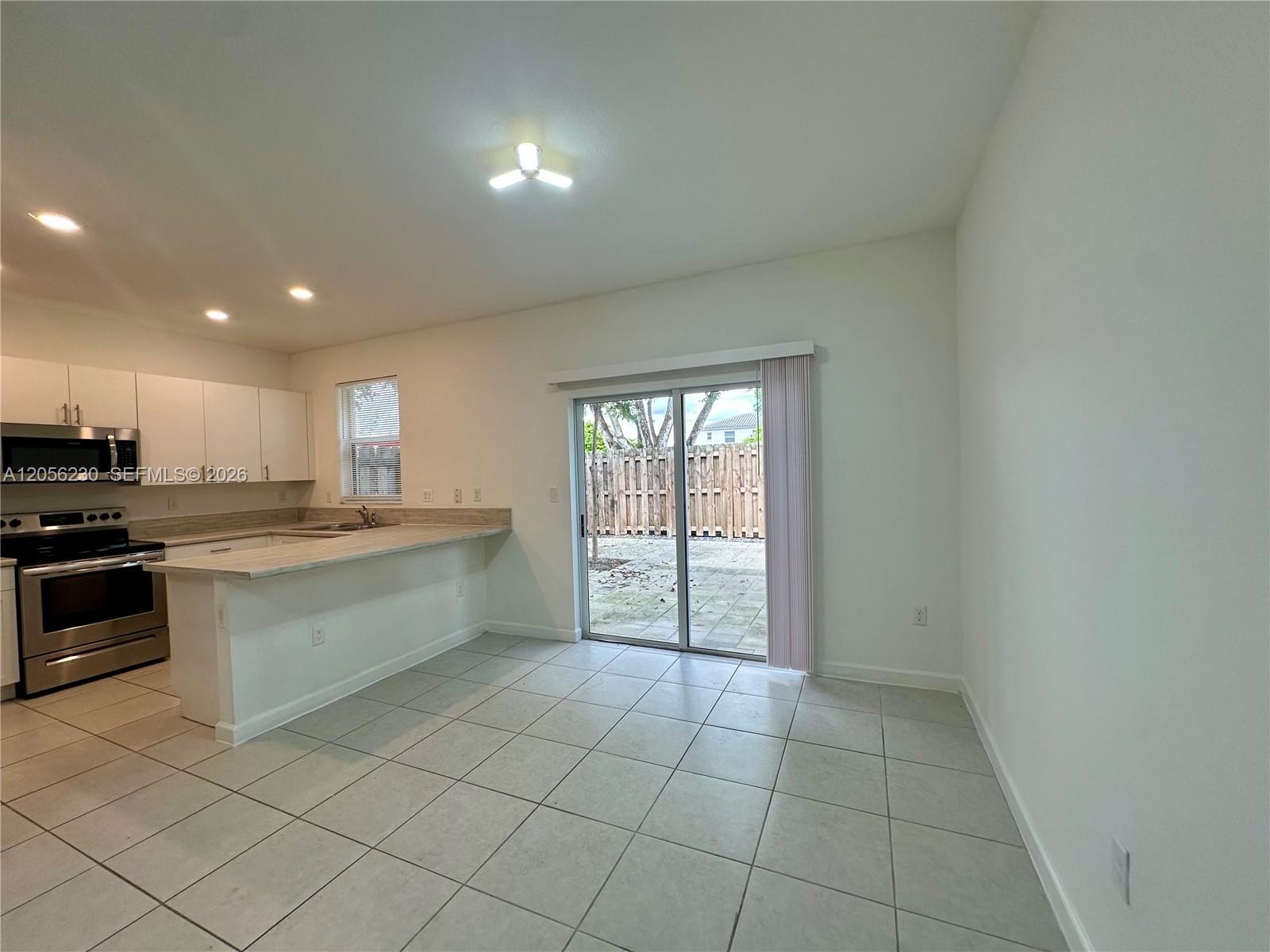 2737 Se 17th Street Property Photo 4