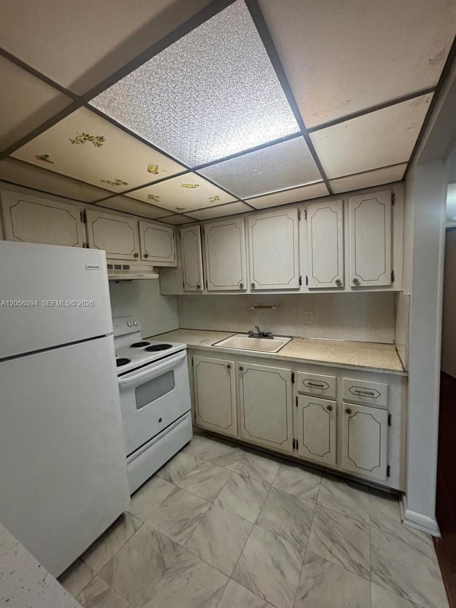 A12056394 Property Photo 3