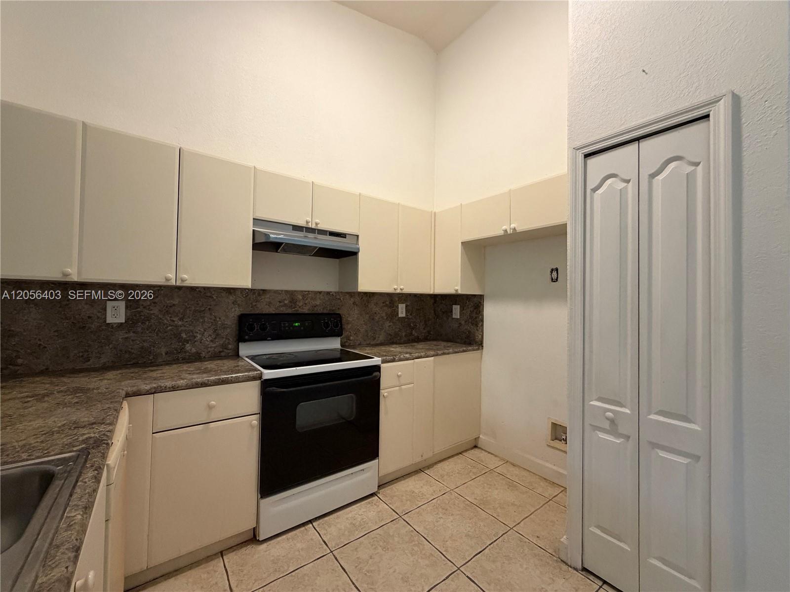 1661 Se 28th Street 204 Property Photo 2
