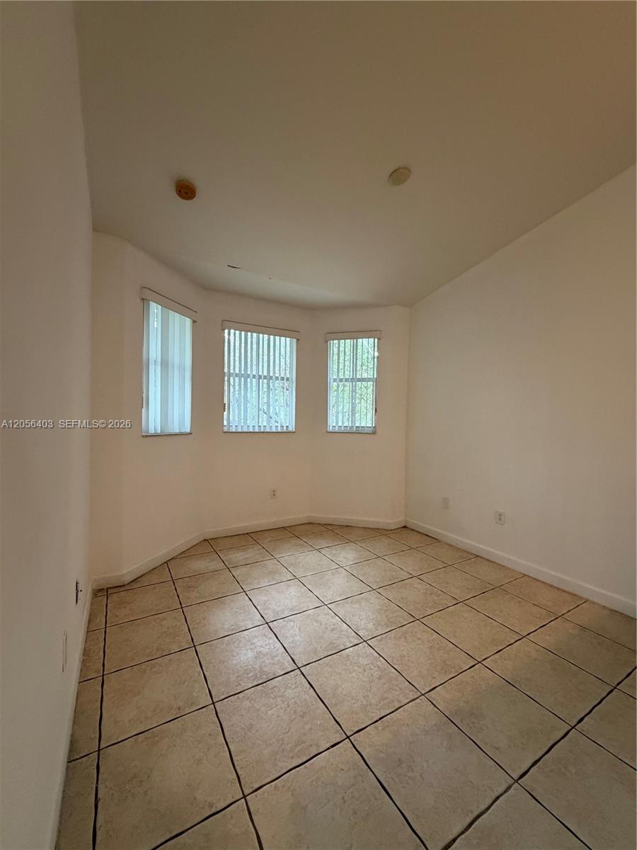 1661 Se 28th Street 204 Property Photo 4