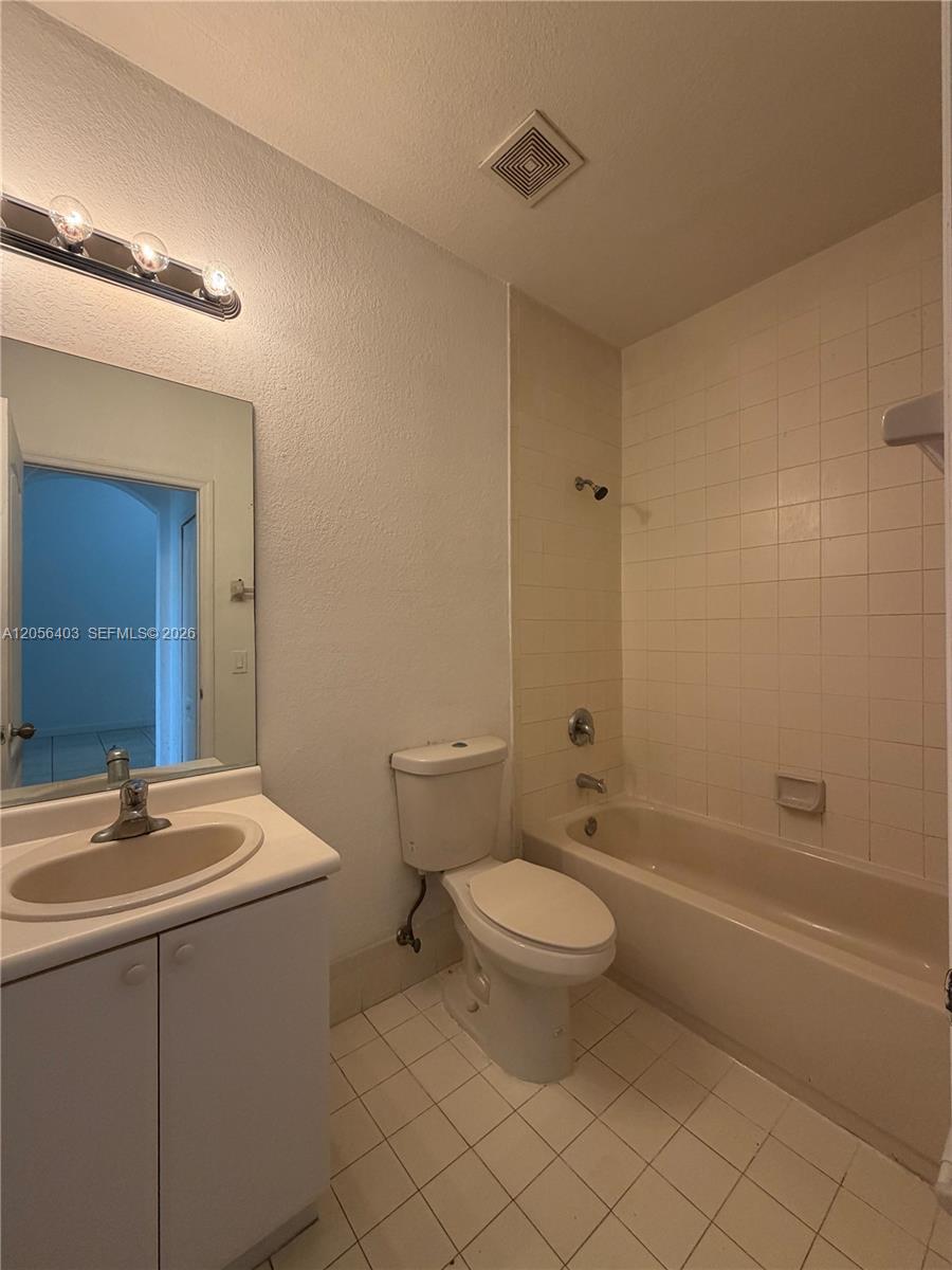 1661 Se 28th Street 204 Property Photo 14