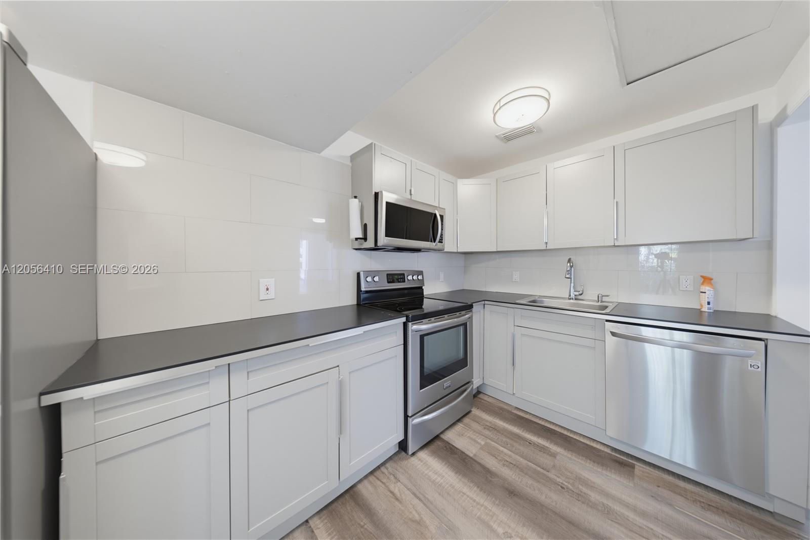 76 W 14 Street Property Photo 22