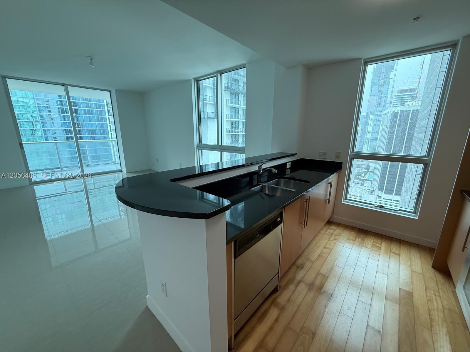 300 S Biscayne Boulevard T-3301 Property Photo 1