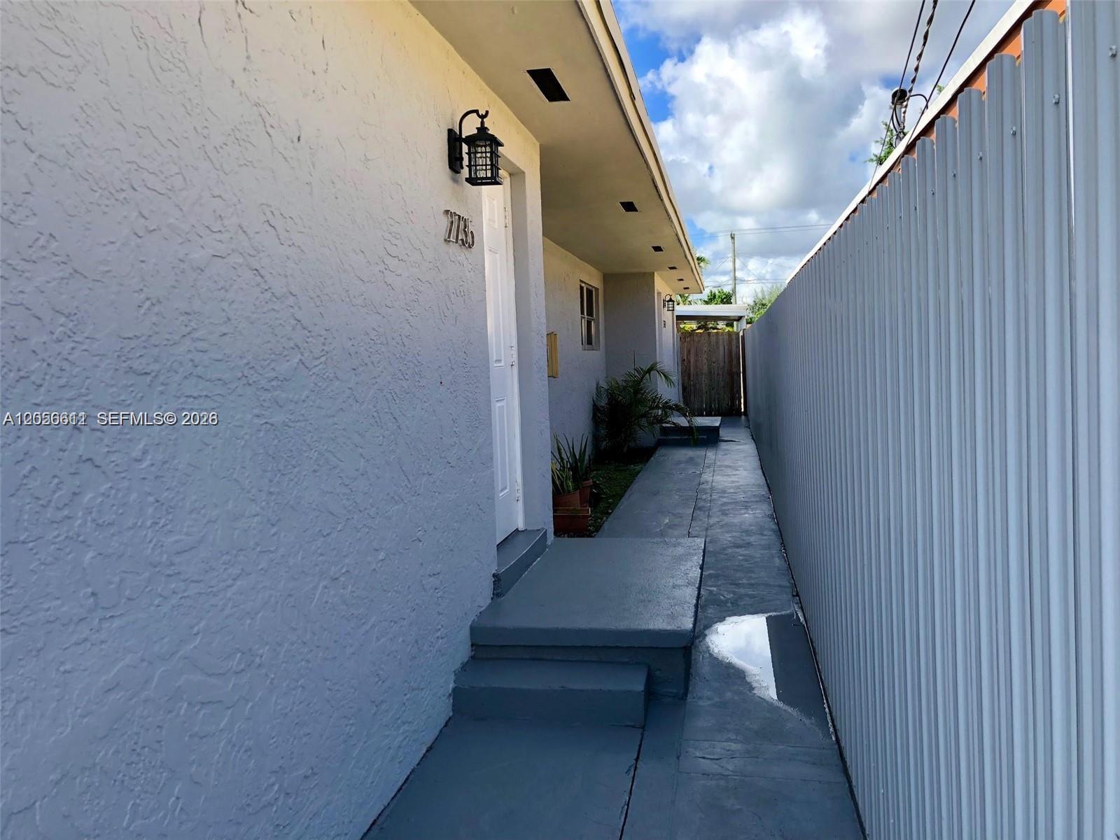 2735 Nw 27th Street Property Photo 6