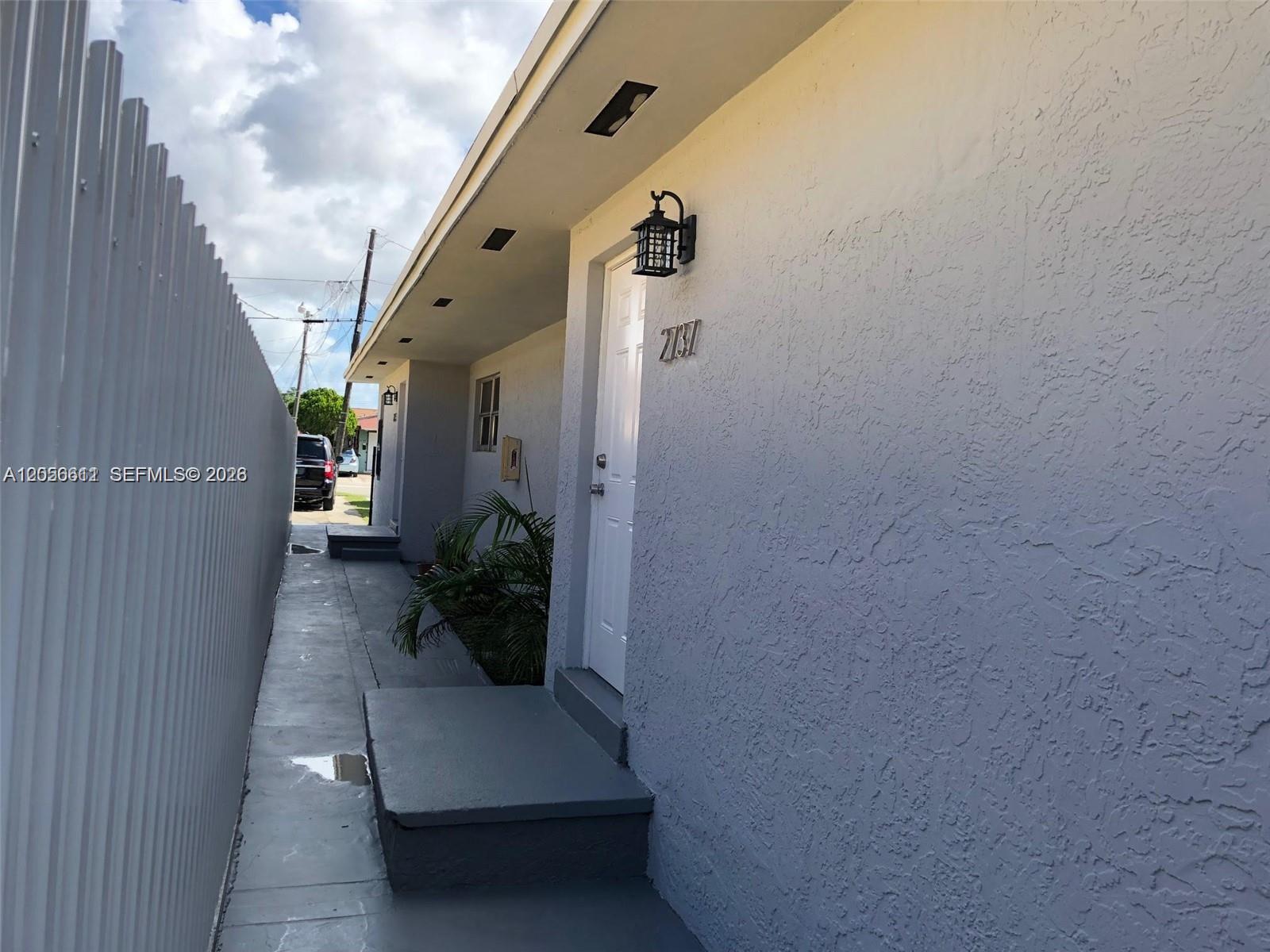 2735 Nw 27th Street Property Photo 9