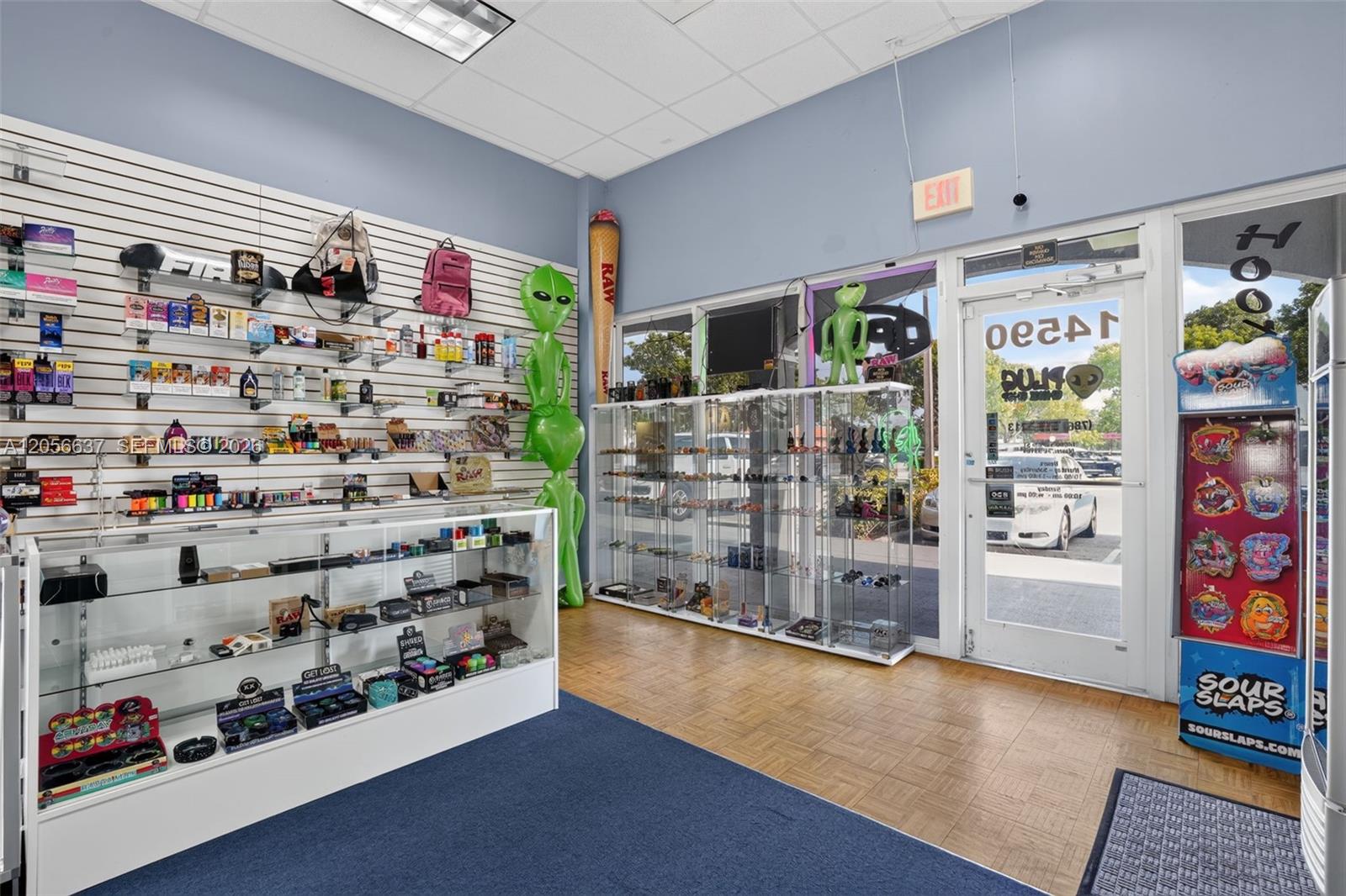 Smoke Shop Smoke Shop For Sale In Tamiami Property Photo 3