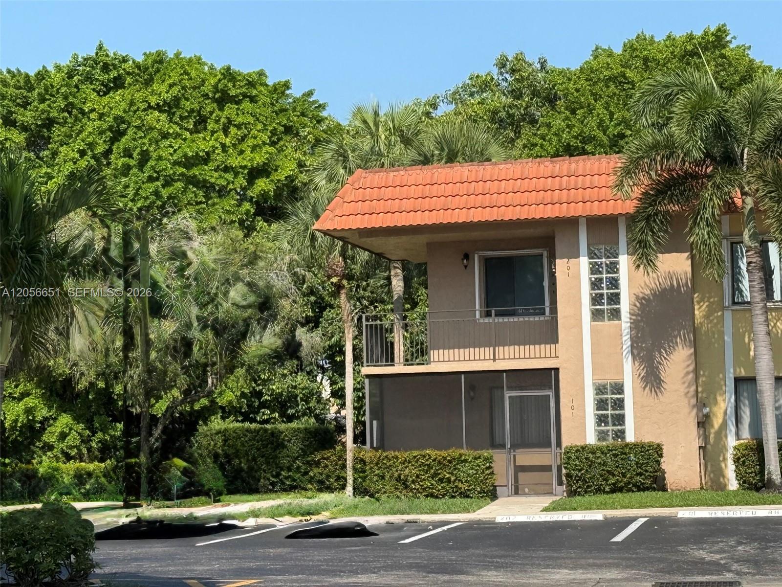 435 Lakeview Drive 201 Property Photo 2