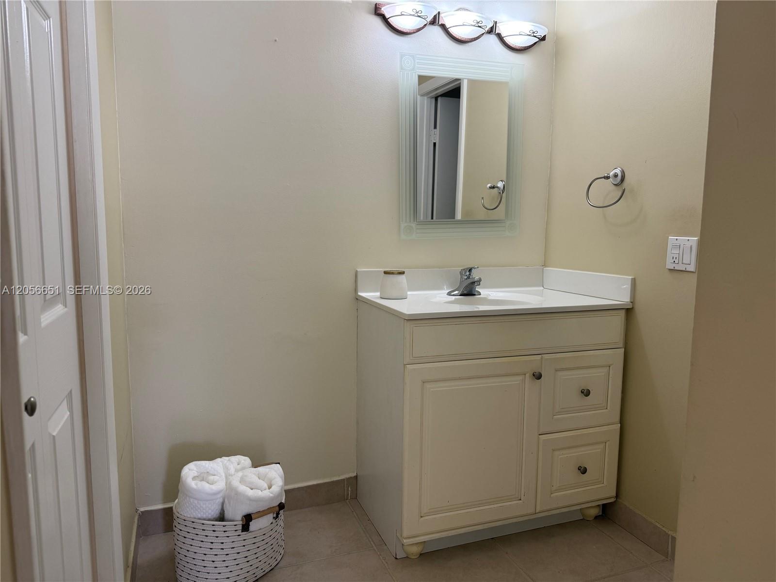 435 Lakeview Drive 201 Property Photo 12