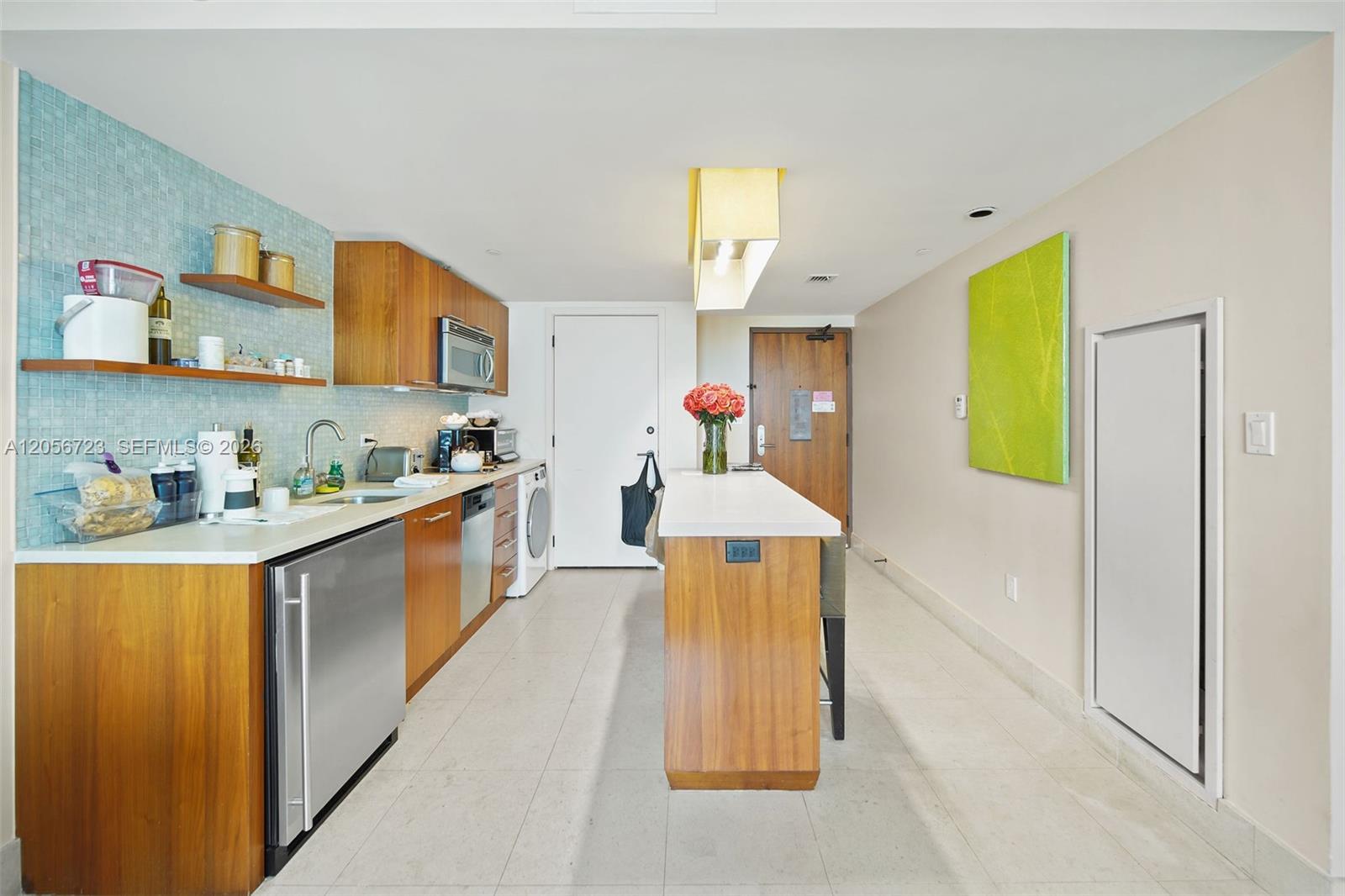 6801 Collins Avenue 1015 Property Photo 2