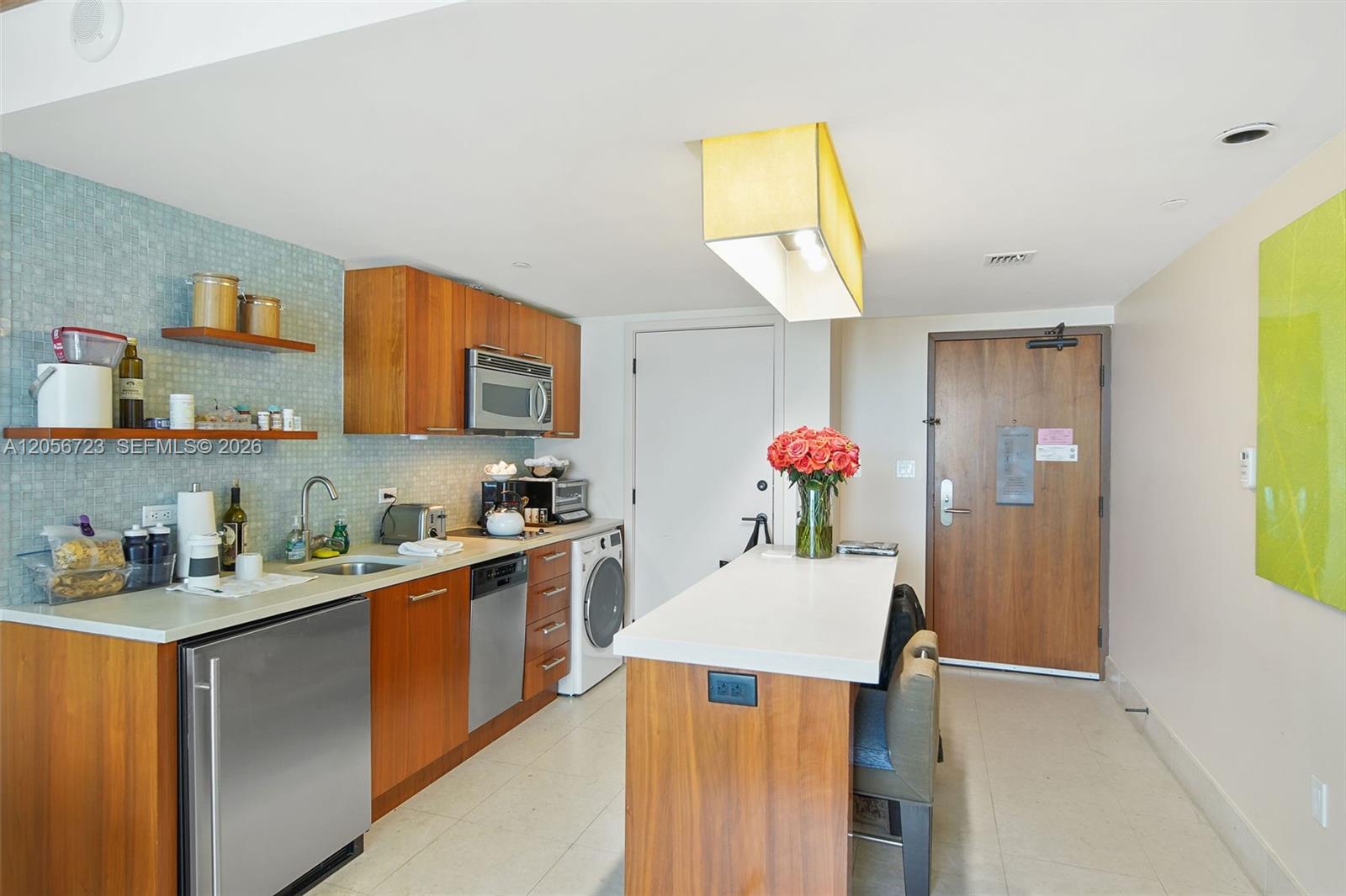 6801 Collins Avenue 1015 Property Photo 3