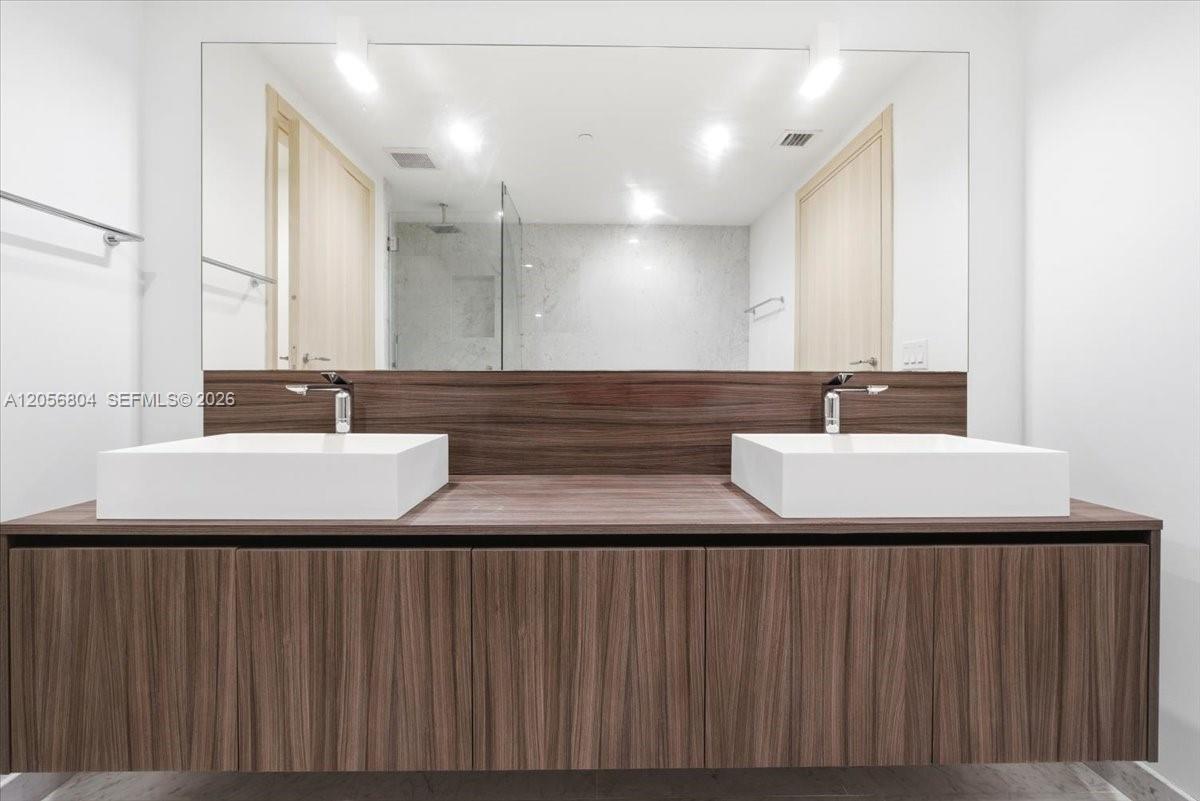 1000 Brickell Plaza 3211 Property Photo 21