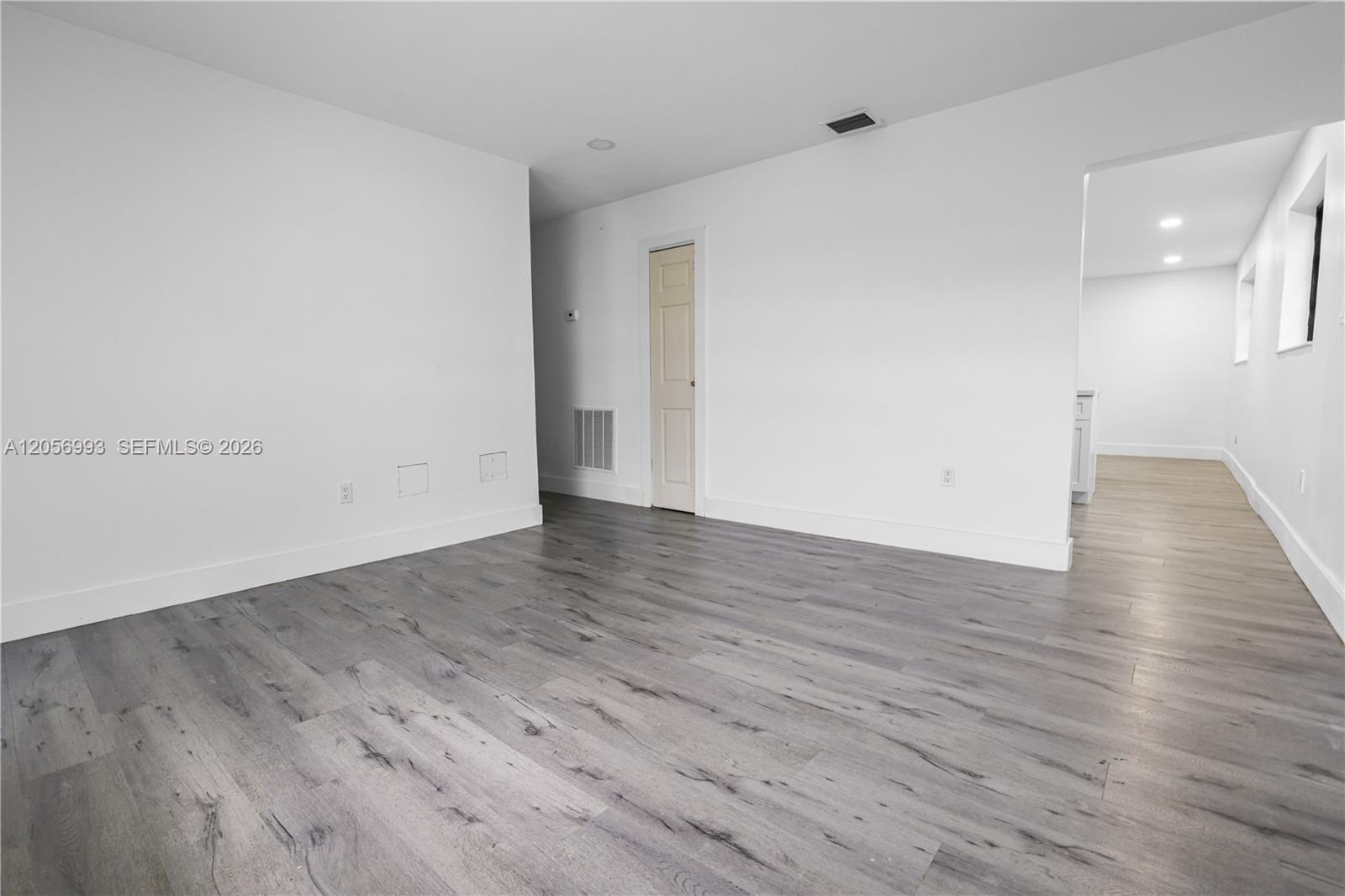 A12056993 Property Photo 4