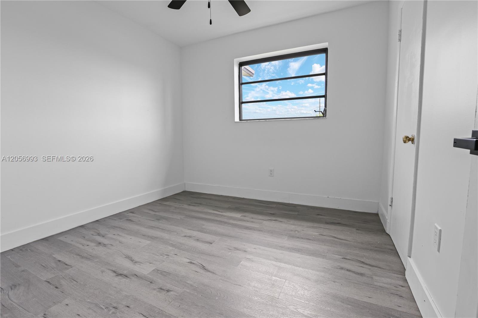 A12056993 Property Photo 5