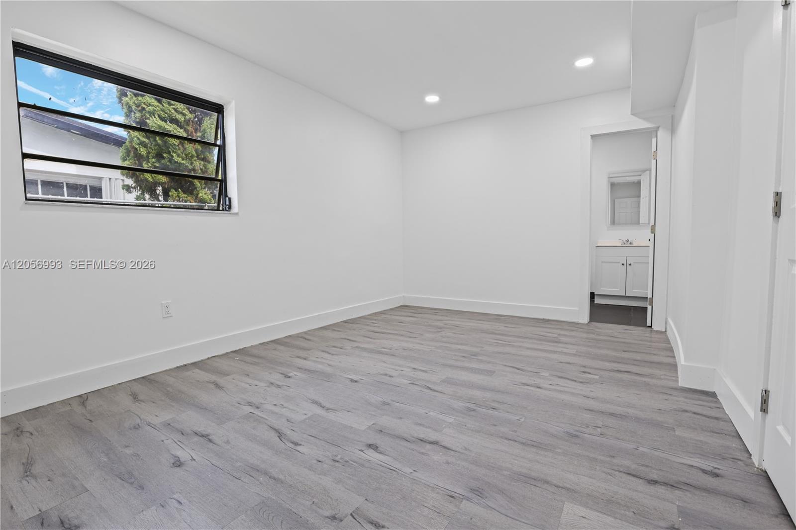 A12056993 Property Photo 7