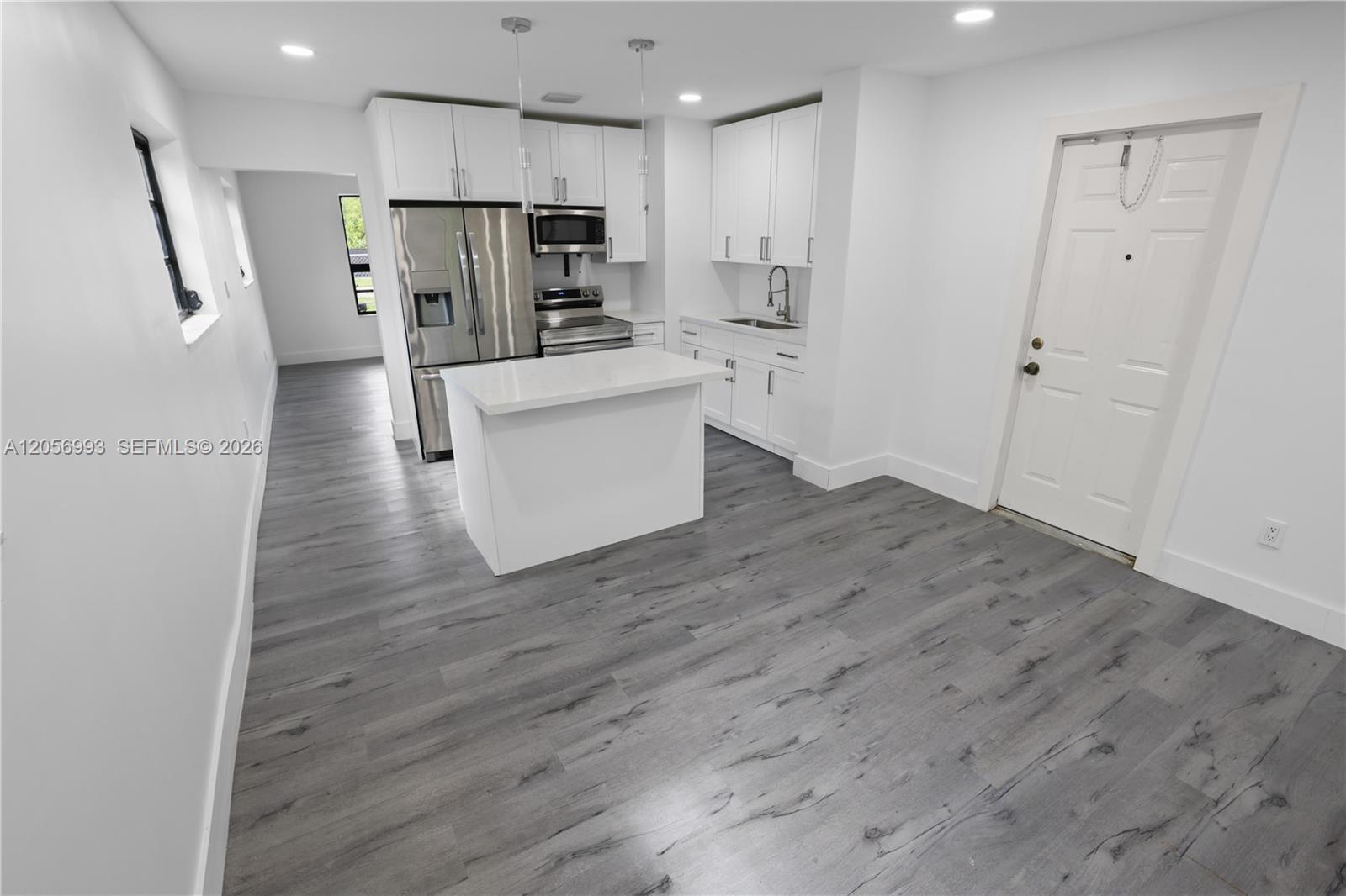 A12056993 Property Photo 11