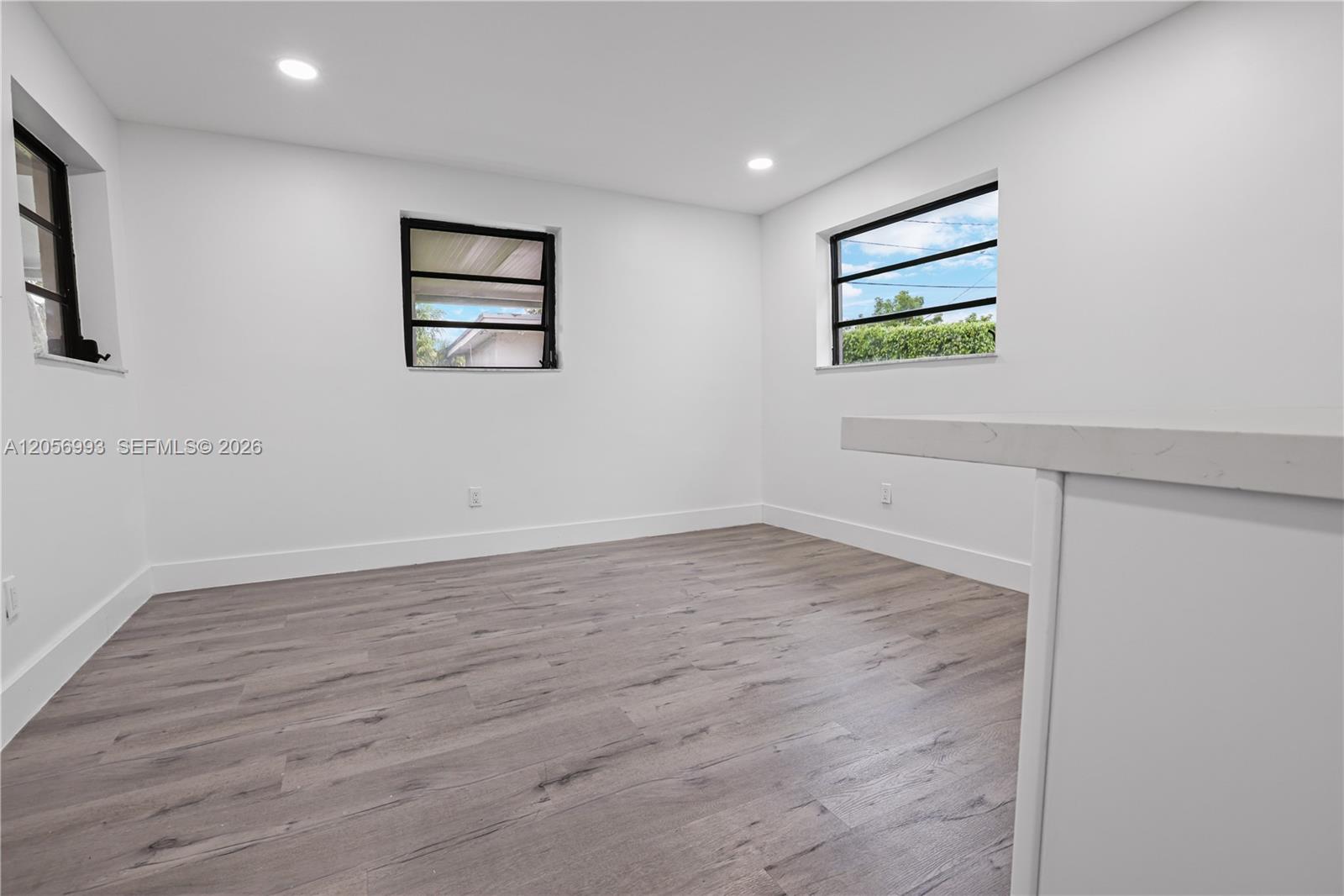 A12056993 Property Photo 15