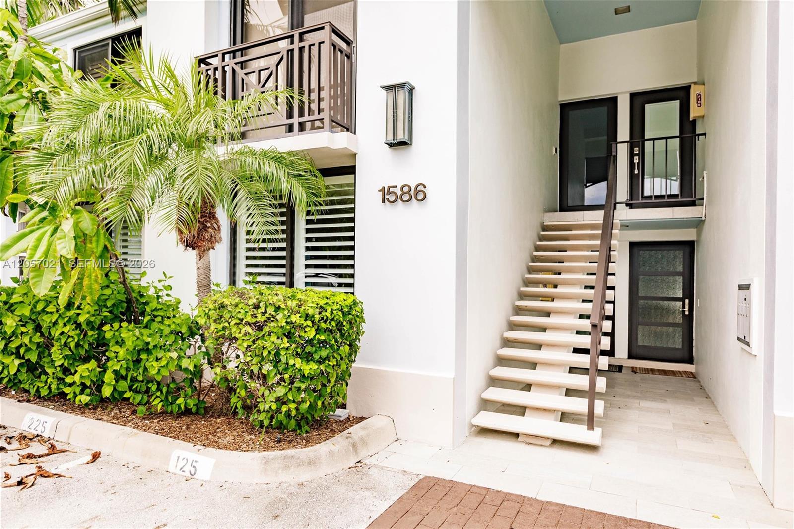 1586 S Ocean Lane 125 Property Photo 3