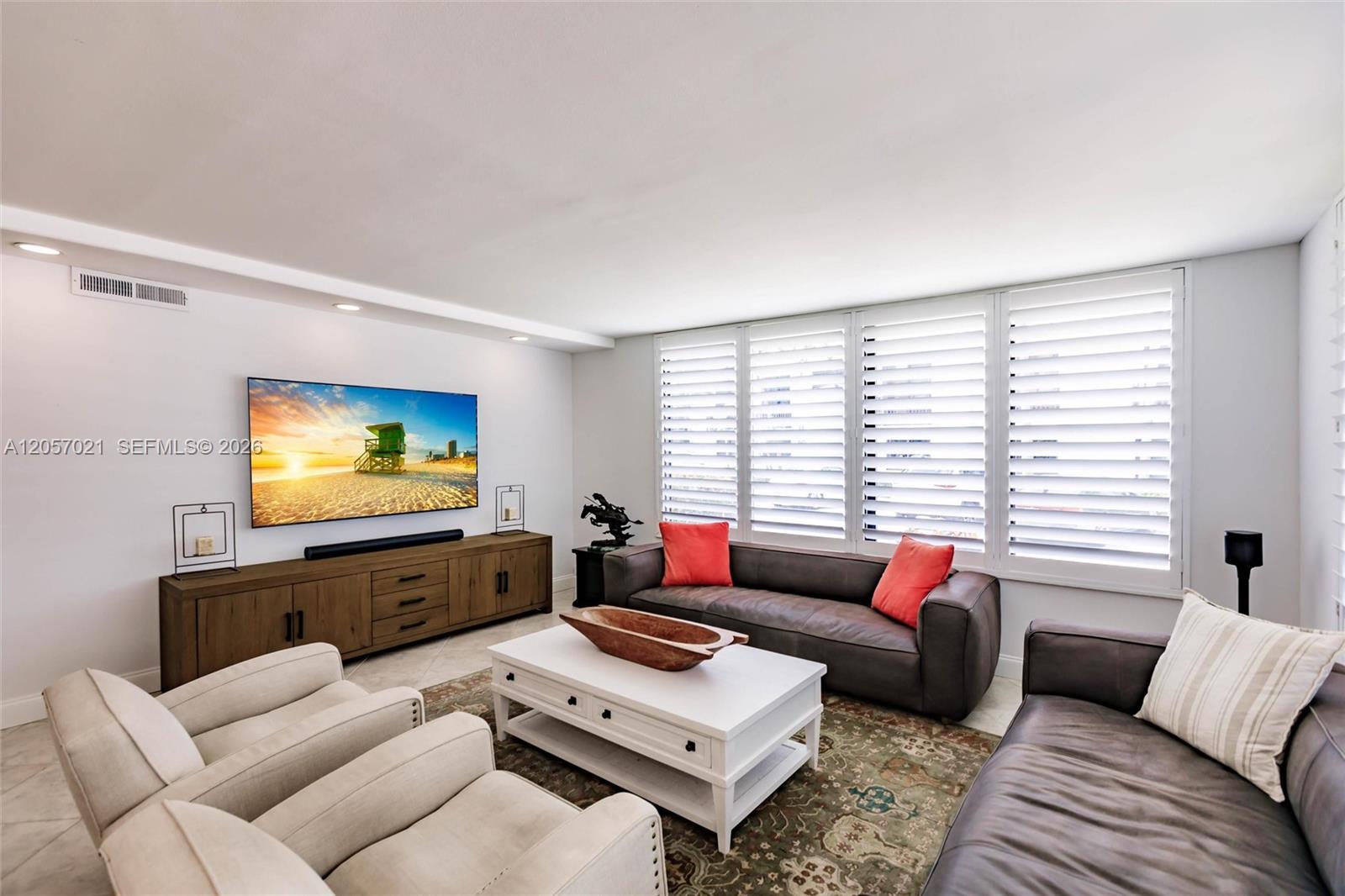 1586 S Ocean Lane 125 Property Photo 4