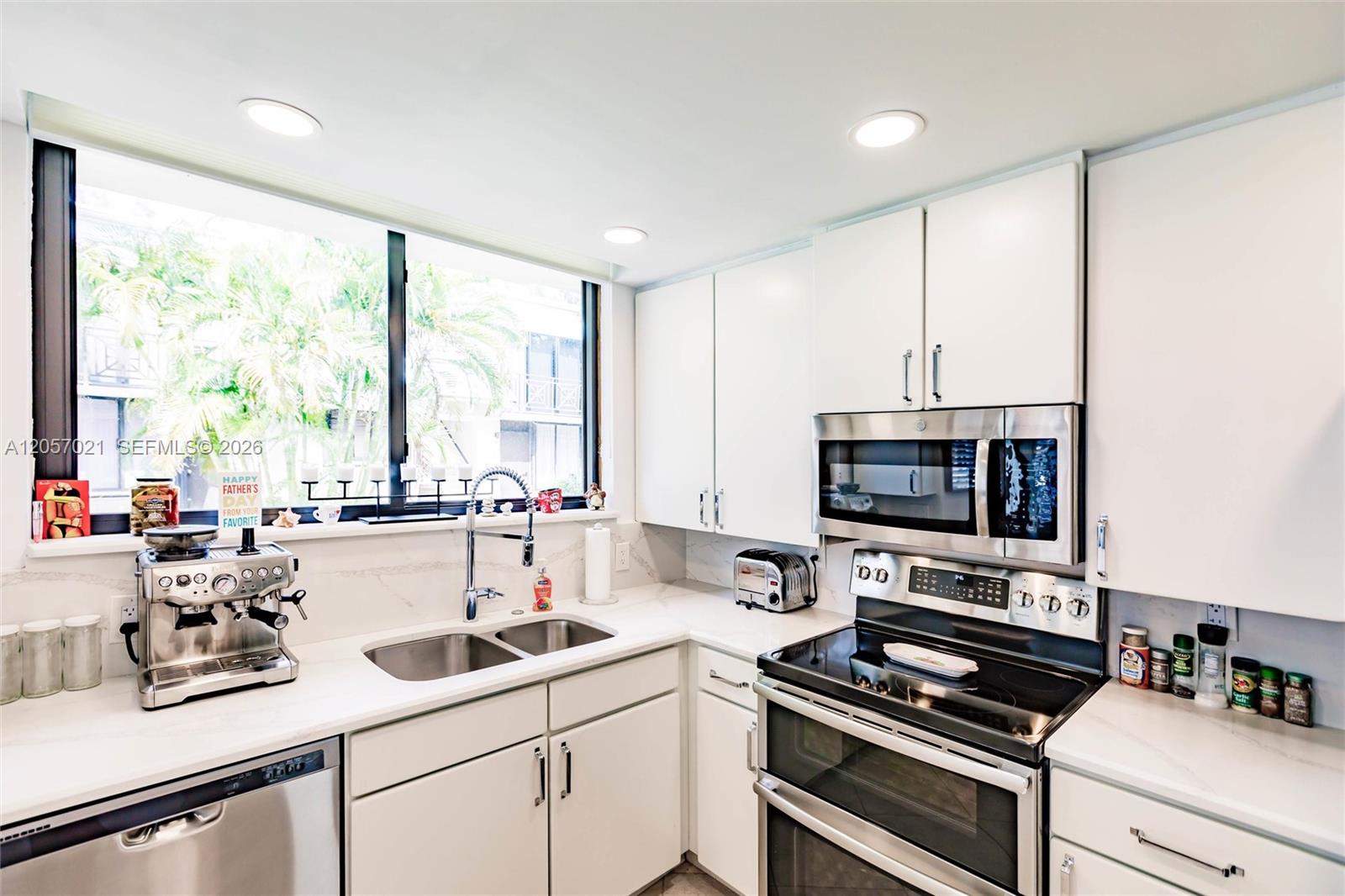 1586 S Ocean Lane 125 Property Photo 7