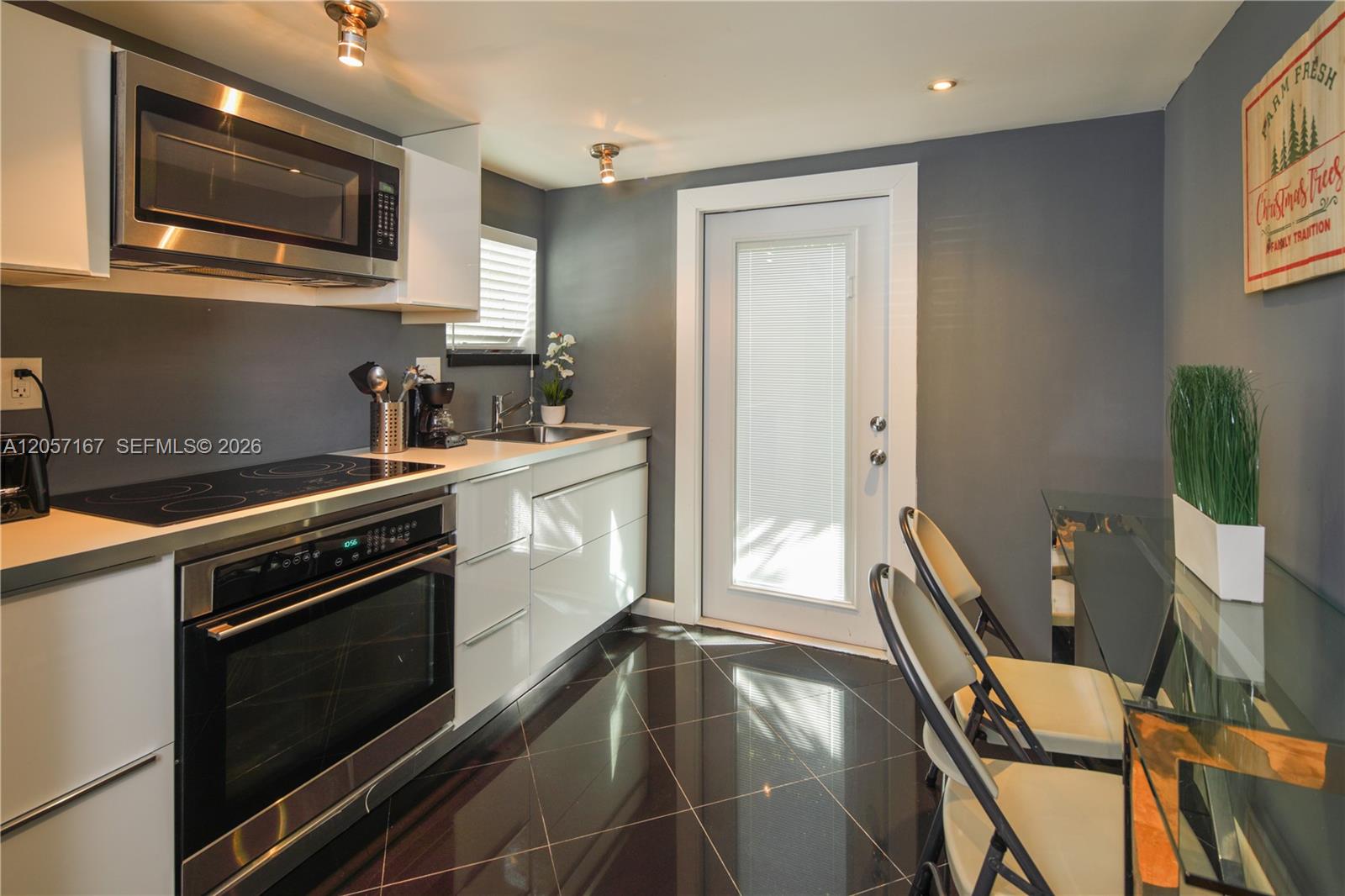 560 Michigan Avenue Property Photo 8