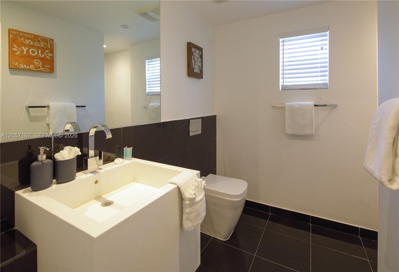 560 Michigan Avenue Property Photo 10
