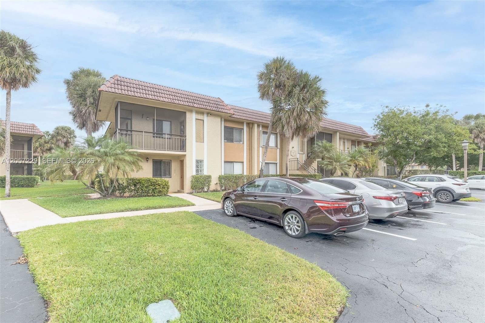 325 Lakeview Drive 102 Property Photo 1