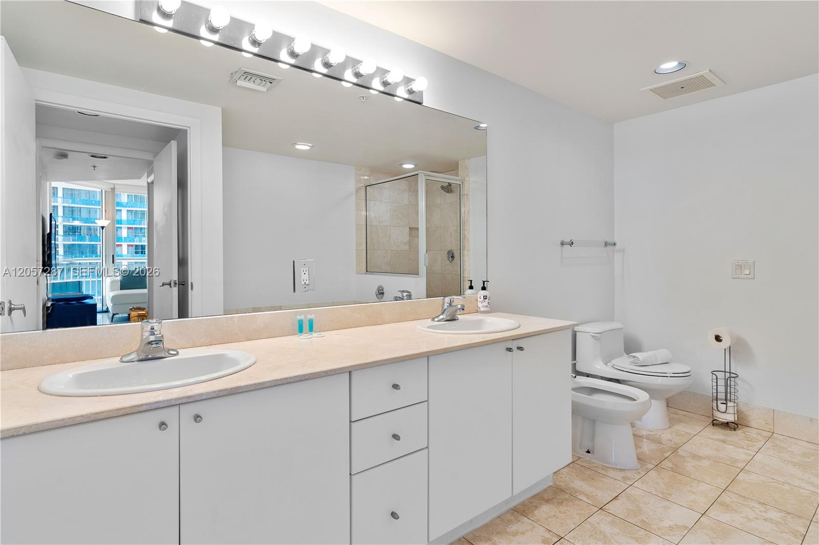 17375 Collins Avenue 1108 Property Photo 18