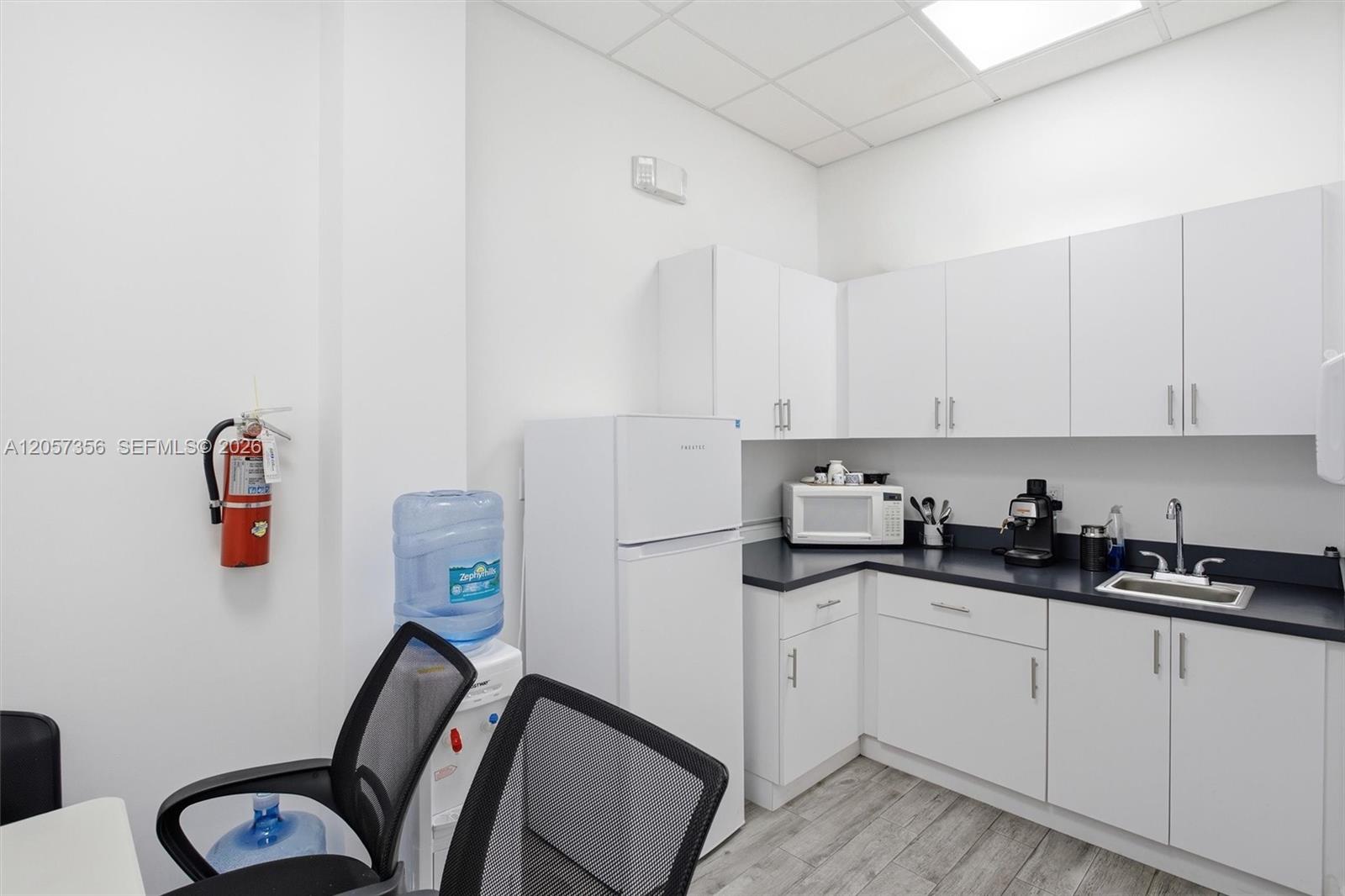A12057356 Property Photo 24