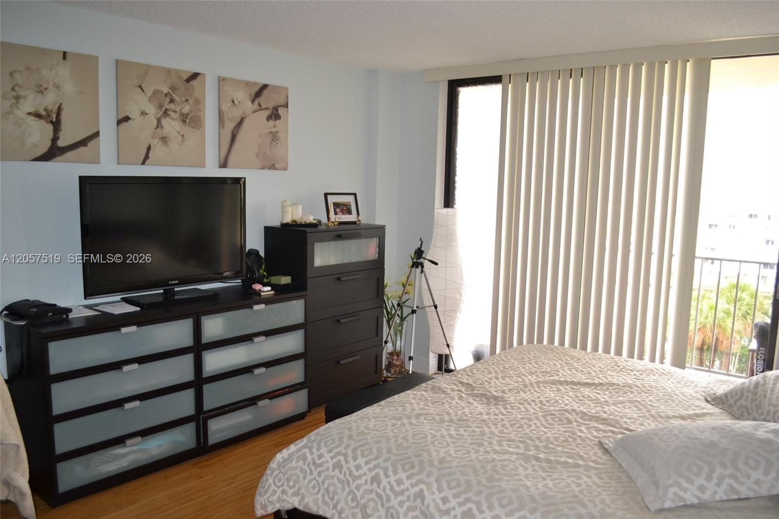 A12057519 Property Photo 12