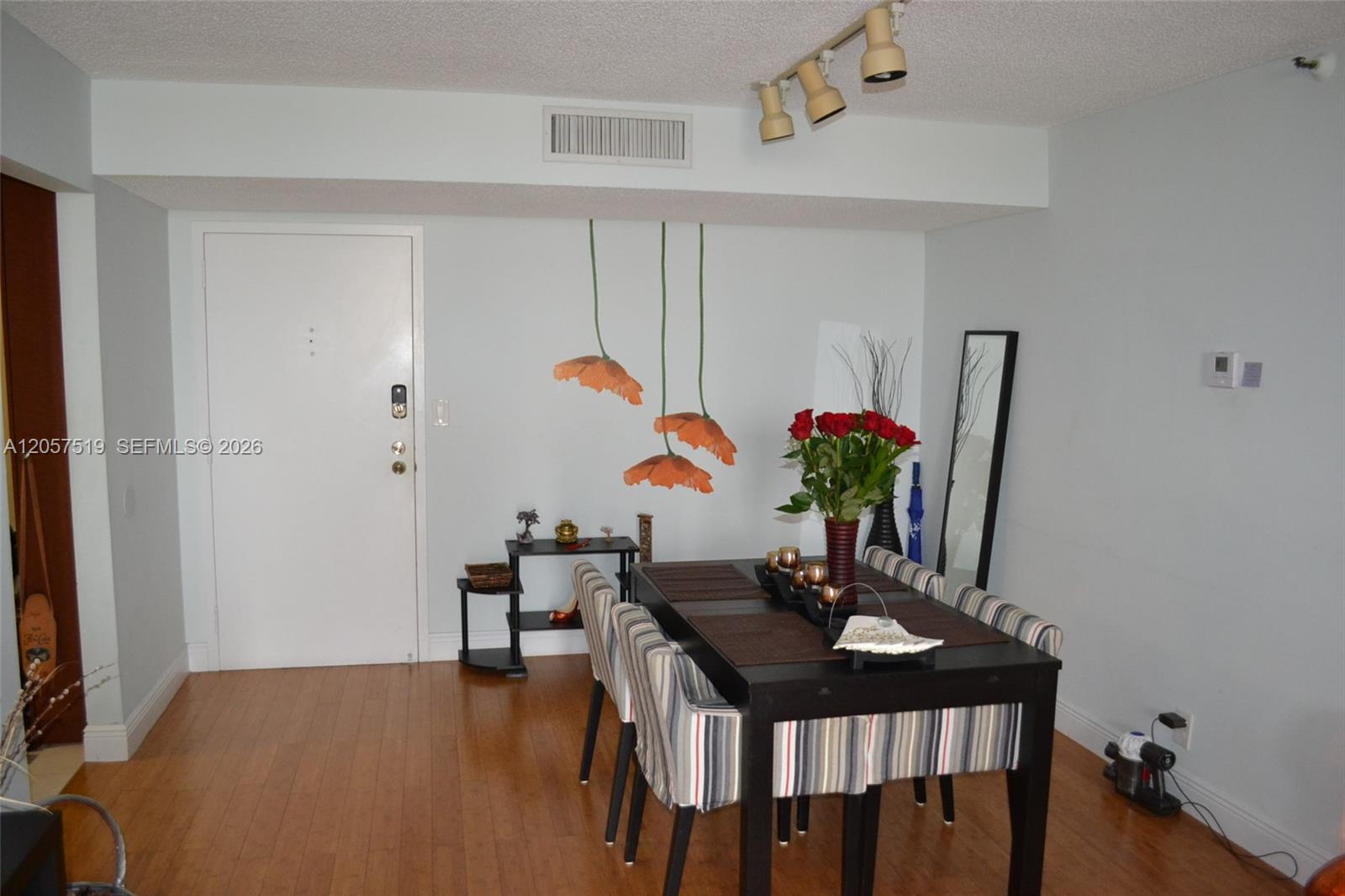 A12057519 Property Photo 14