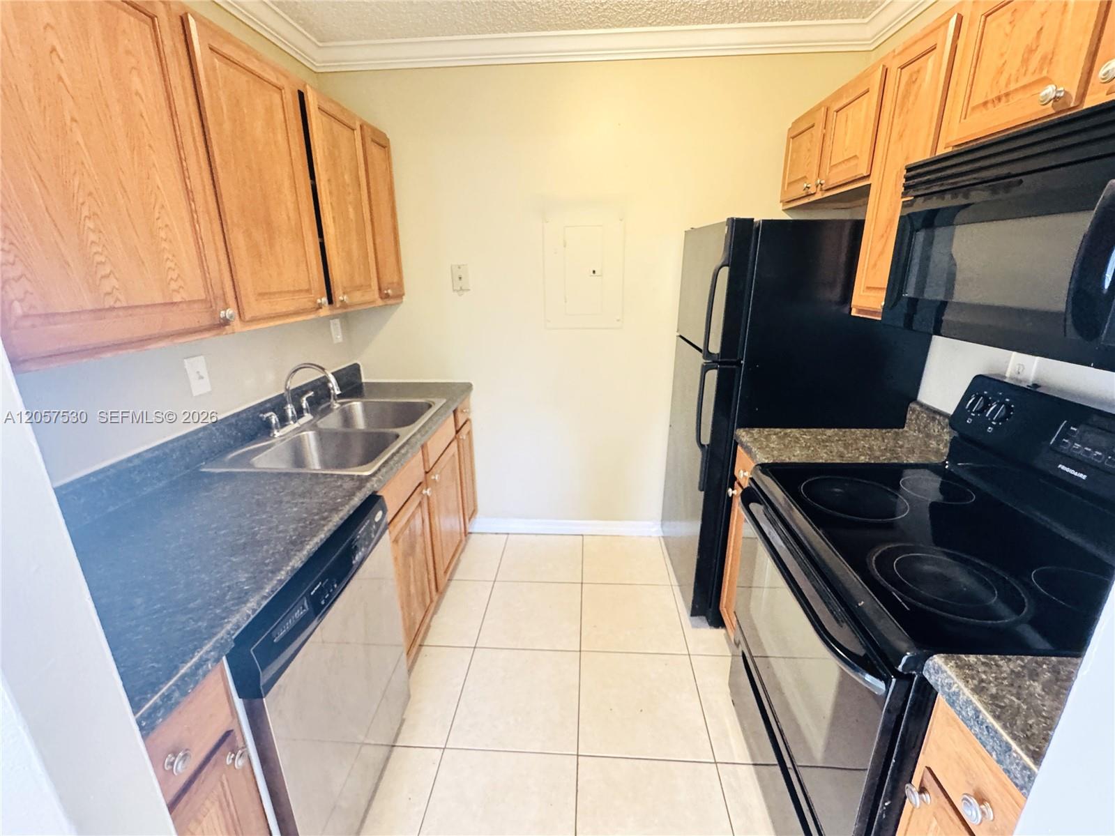 1141 Lake Victoria Drive E Property Photo 4