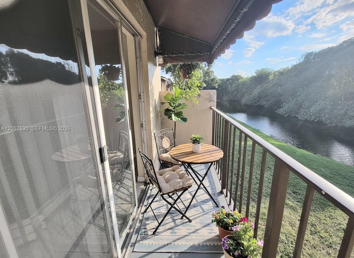 1141 Lake Victoria Drive E Property Photo 5