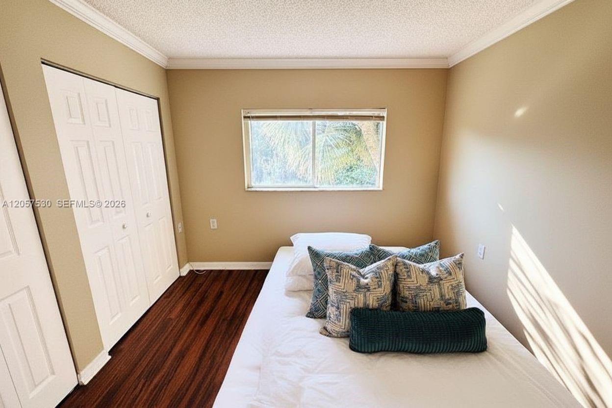 1141 Lake Victoria Drive E Property Photo 9