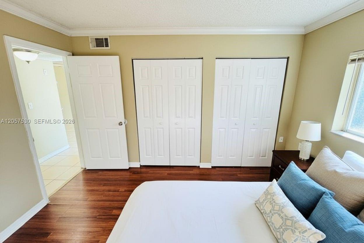 1141 Lake Victoria Drive E Property Photo 11