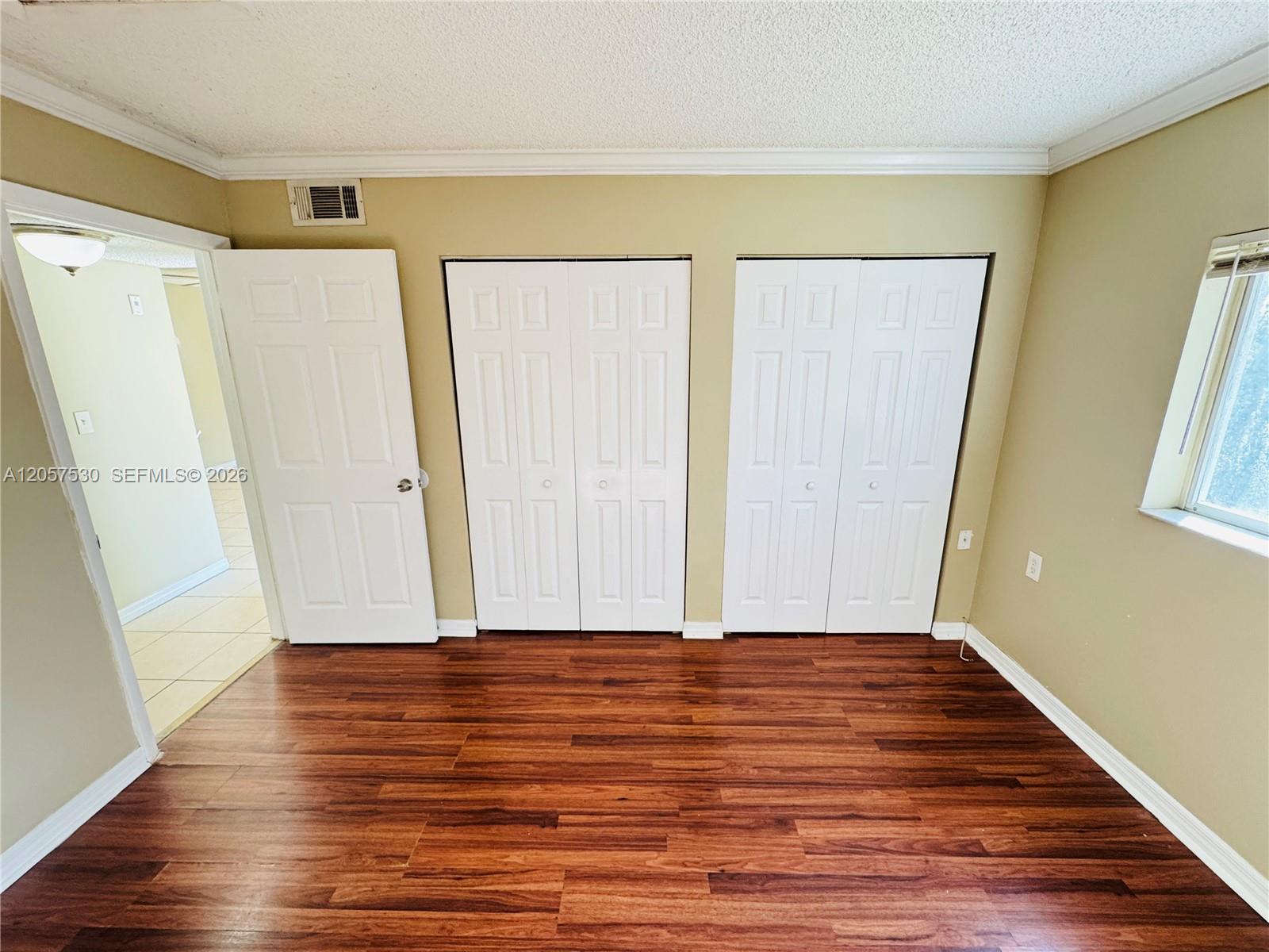 1141 Lake Victoria Drive E Property Photo 12