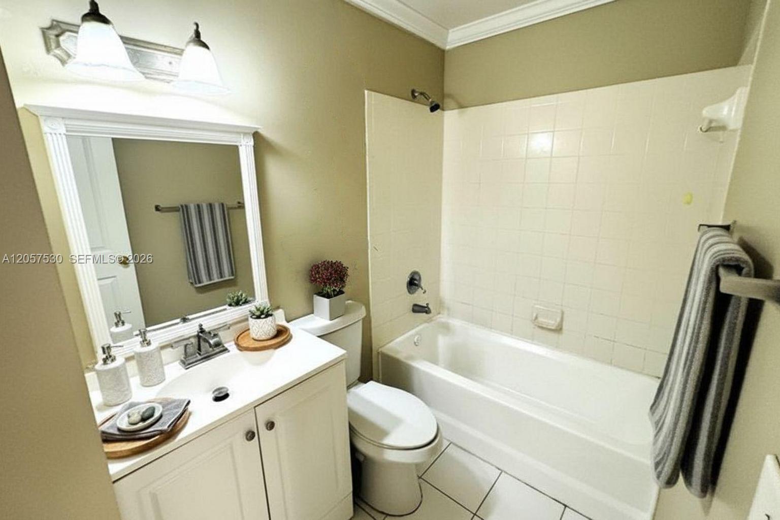 1141 Lake Victoria Drive E Property Photo 13