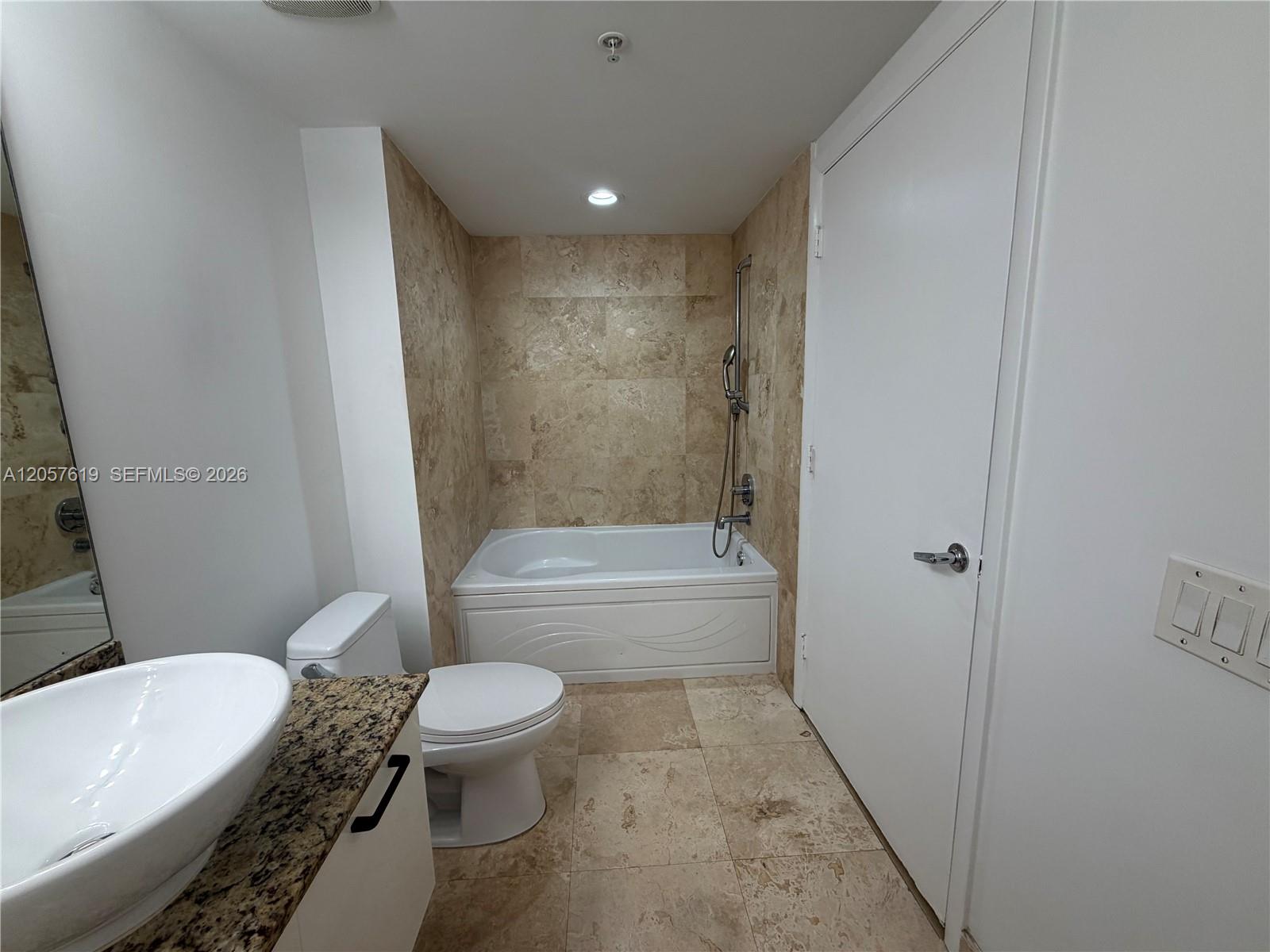 41 Se 5th Street 404 Property Photo 8
