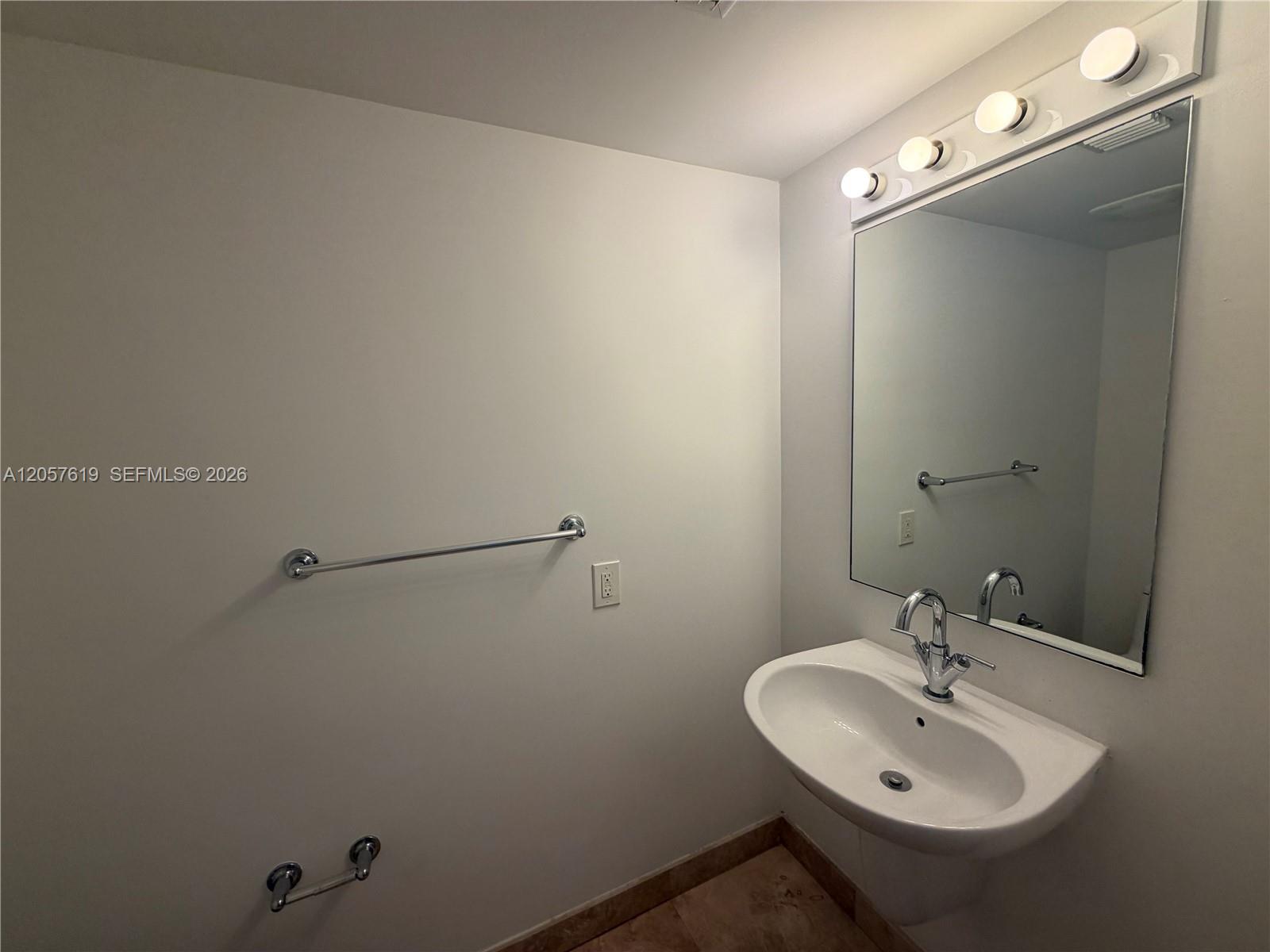 41 Se 5th Street 404 Property Photo 9