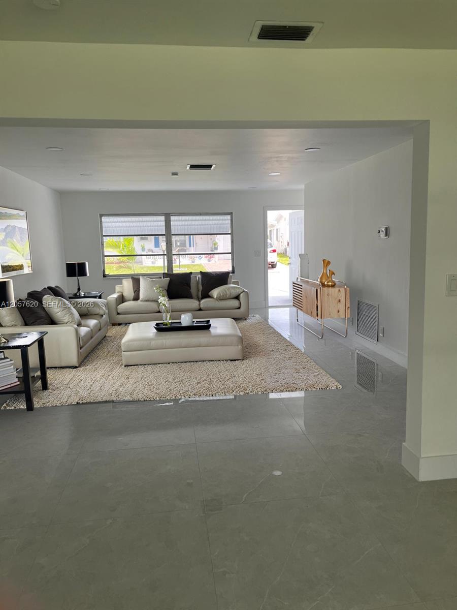 1832 Sw 17th Street Property Photo 1