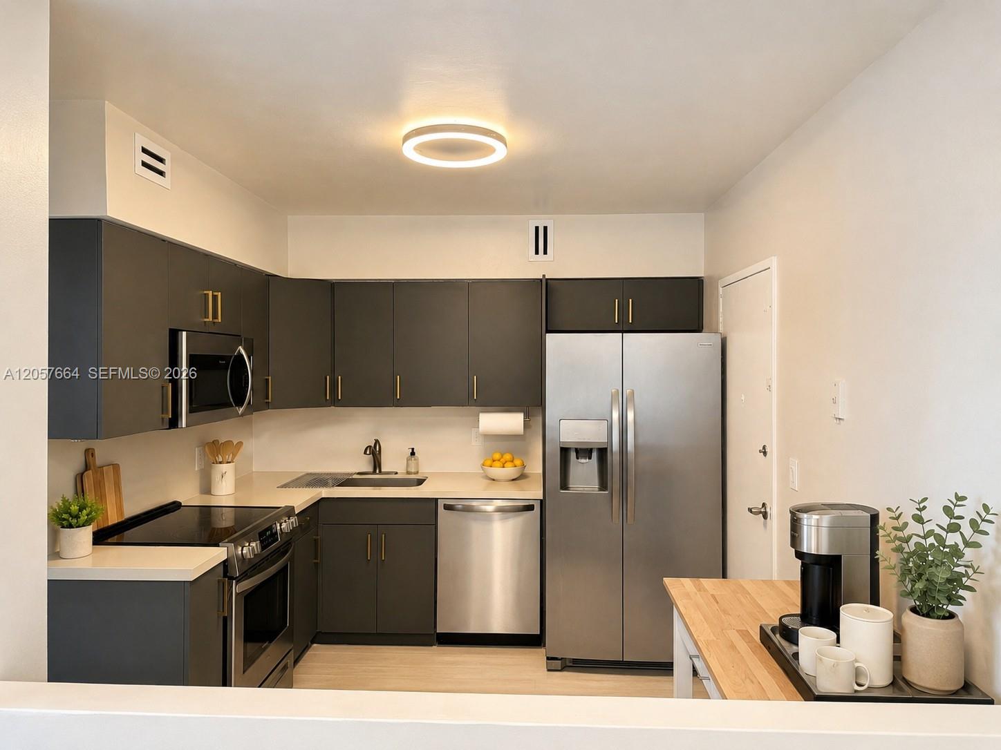 5700 Collins Avenue 3c Property Photo 5