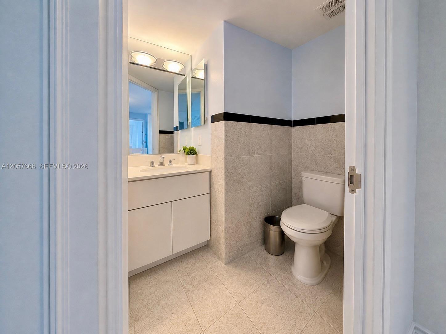 6301 Collins Avenue 1504 Property Photo 19