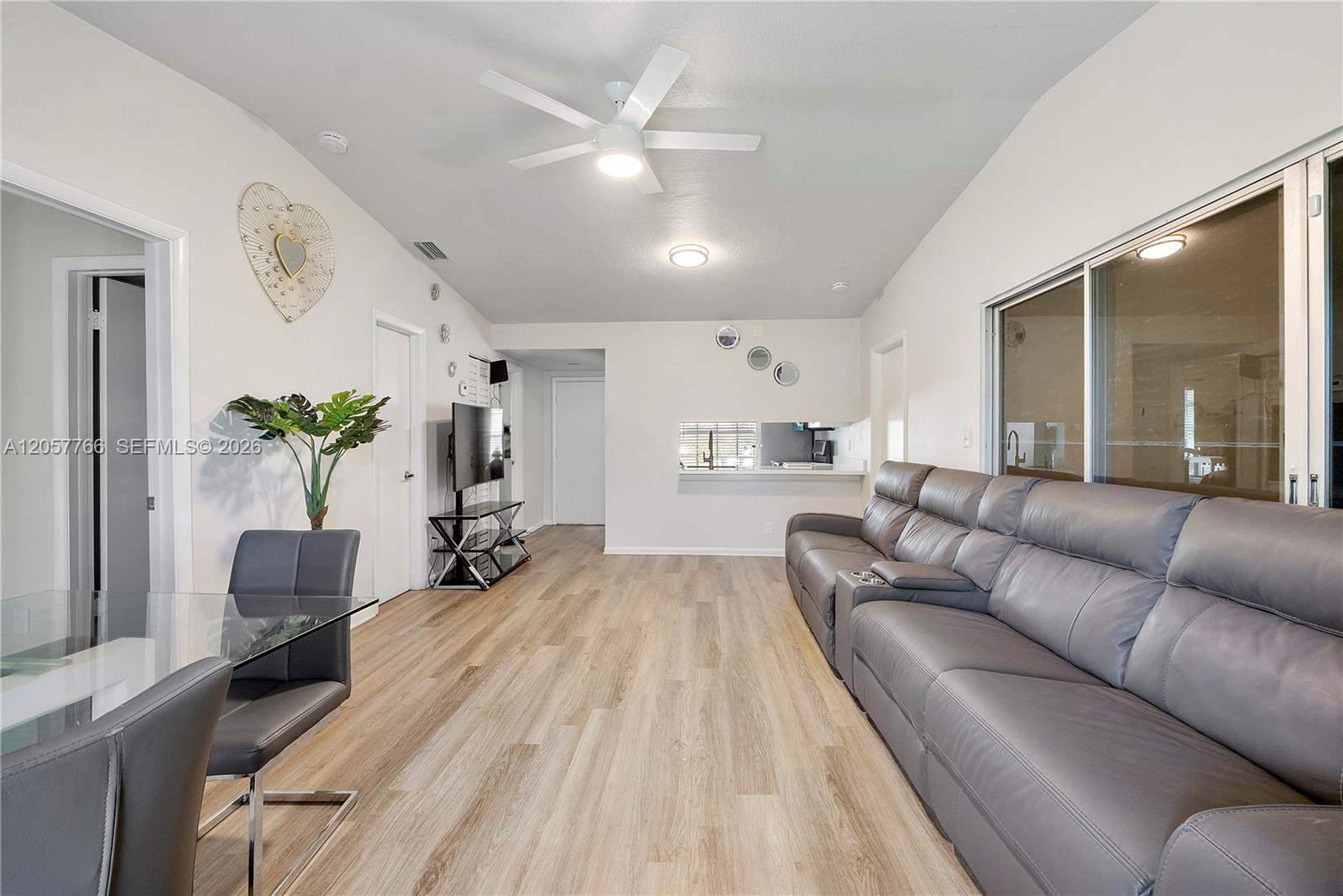 5550 S Lakewood Cir S #B Property Photo 1